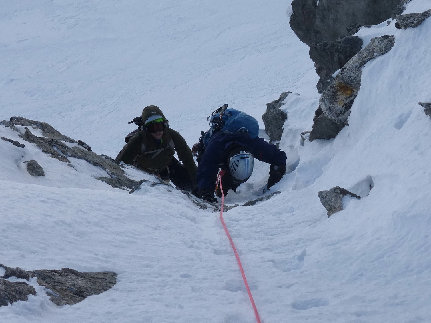 stage,alpinisme,debutant,montagne,coursenmarbrées,aiguille,cascade,glace,guide,haute,montagne,winter,mountaineering,course,mountain,guide,mountainguide,iceclimbing,alpinism,gullies,chamonix,courmayeur,