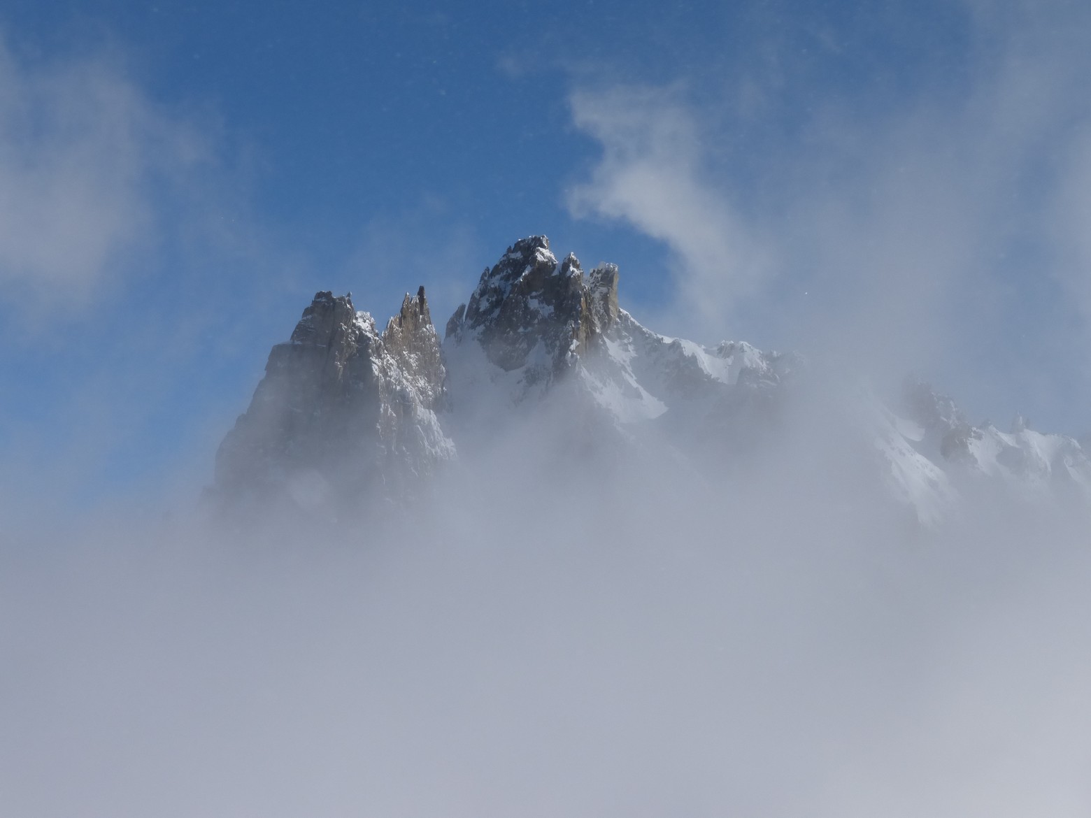 stage,alpinisme,debutant,montagne,coursenmarbrées,aiguille,cascade,glace,guide,haute,montagne,winter,mountaineering,course,mountain,guide,mountainguide,iceclimbing,alpinism,gullies,chamonix,courmayeur,