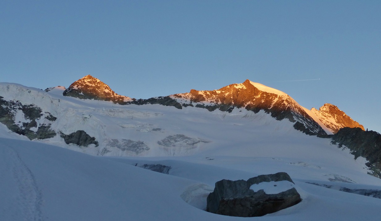 couronne,breona, moiry,cabane,guide,haute,montagne,alpinisme,mixte,escalade,debutant,rock,climbing,mountaineering,mountain,guide,weisshorn,obergabelhorn,zinalrothorn,alpinism,beginner,advanced, moiry hu