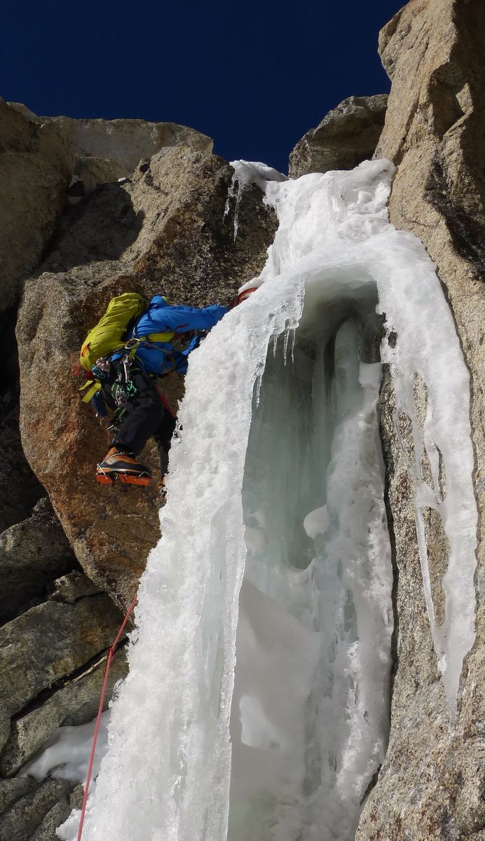 cascade cosmiques,chamonix,alpinisme,mont blanc,guide haute montagne,alpinism,mountain guide,guide course,cosmique ridge 