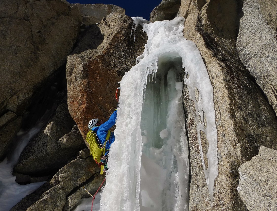 cascade cosmiques,chamonix,alpinisme,mont blanc,guide haute montagne,alpinism,mountain guide,guide course,cosmique ridge 