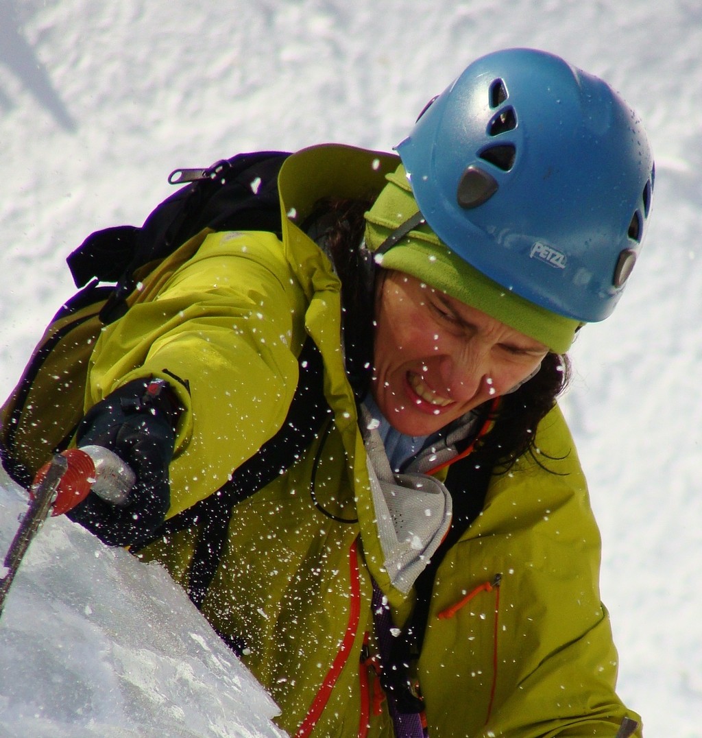 cascade,glace,cascade de glace,stage,guide,montagne,guide de haute montagne,mountain,guide,icefall,iceclimbing,ice,climbing,course,mountainguide,chamonix,beginner,advance