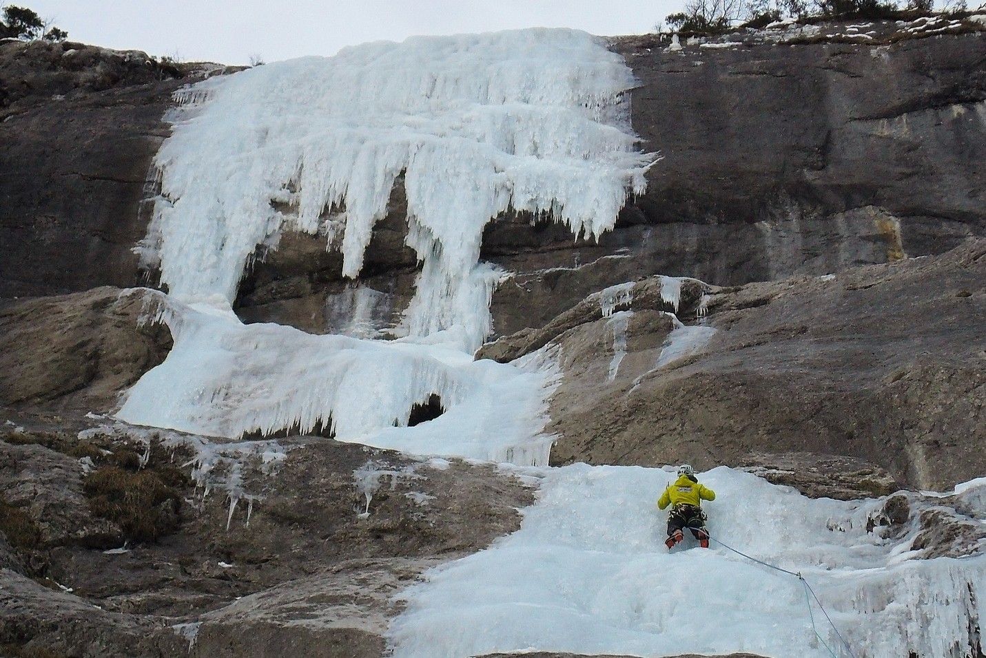 cascade,glace,cascade de glace,stage,guide,montagne,guide de haute montagne,mountain,guide,icefall,iceclimbing,ice,climbing,course,mountainguide,chamonix,beginner,advance