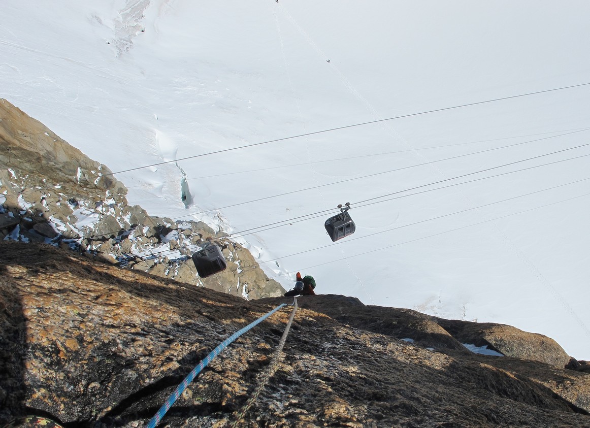 aiguille du midi,escalade,contamine,guide de haute montage,,chamonix,guide,montagne,rebuffat,route, mountain guide,rock,climbing,rockclimbing,paragliding