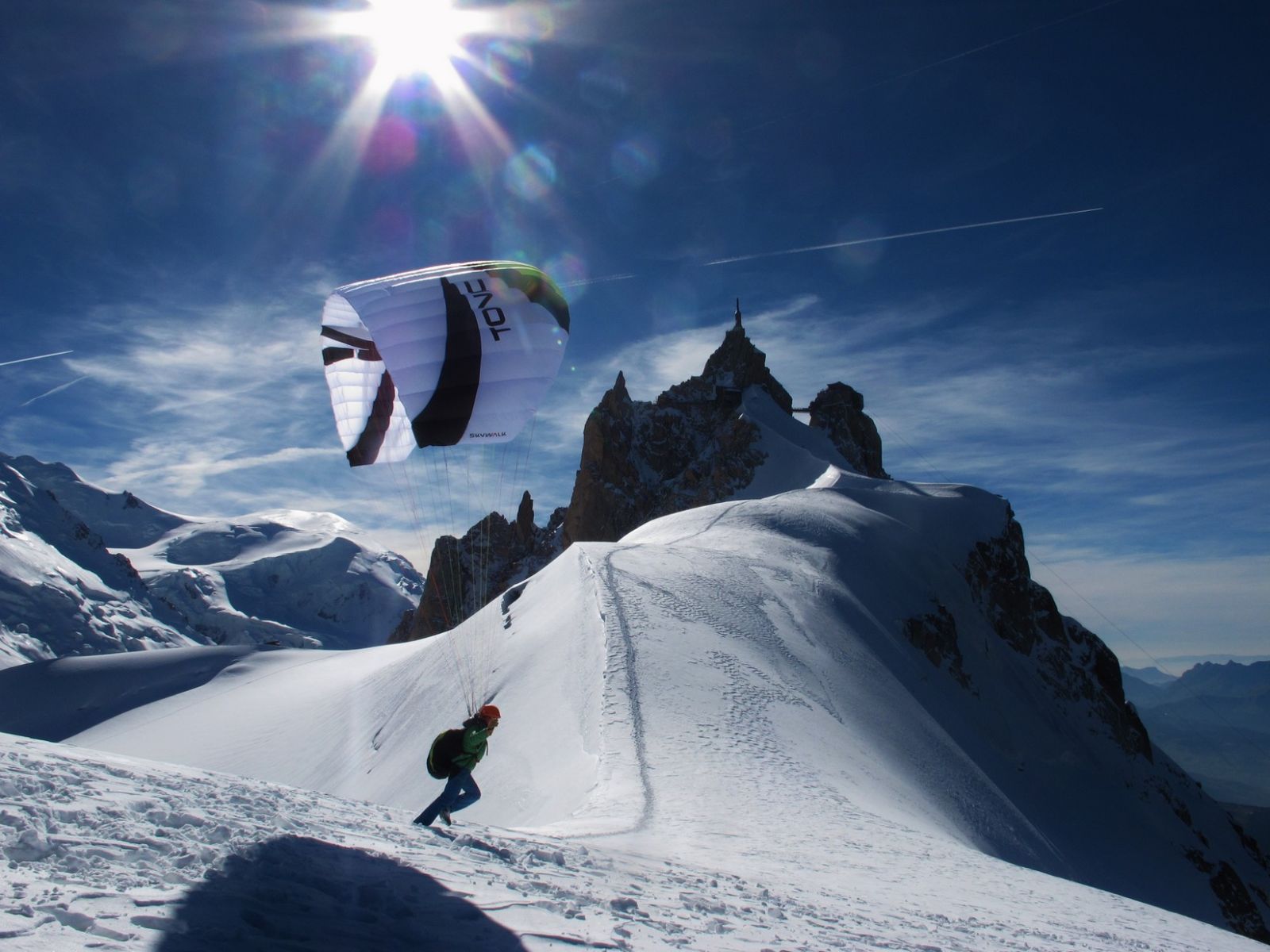 aiguille du midi,escalade,contamine,guide de haute montage,,chamonix,guide,montagne,rebuffat,route, mountain guide,rock,climbing,rockclimbing,paragliding