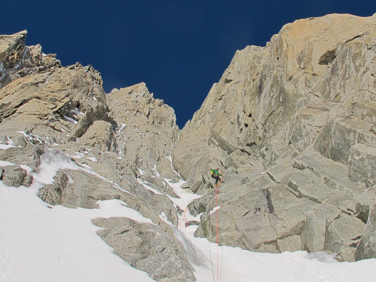 fil d'ariane,combe,maudite,chamonix,goulotte,cascade,glace,stage,alpinisme,guide,haute,montagne,ice,climbing,iceclimbing,mountain,guide,mountainguide,ice,course