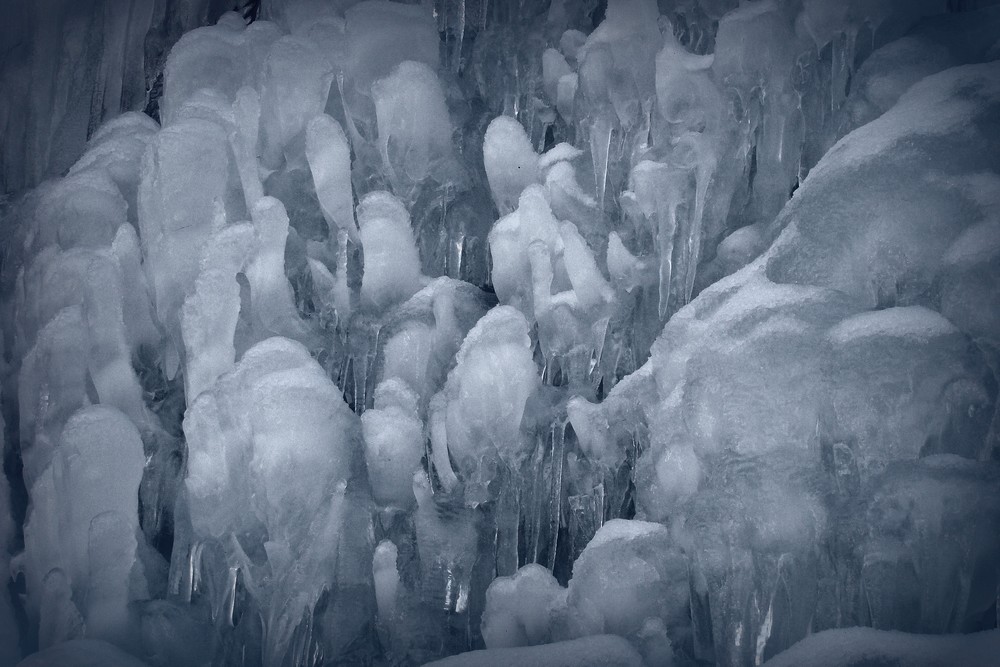ice,climbing,kandersteg,intermediate,course,mountain,guide,iceclimbing,cascade,glace,stage,perfectionnement,guide,haute,montagne,cascade de glace,dry,tooling,crackbaby,blue,magic,arborium