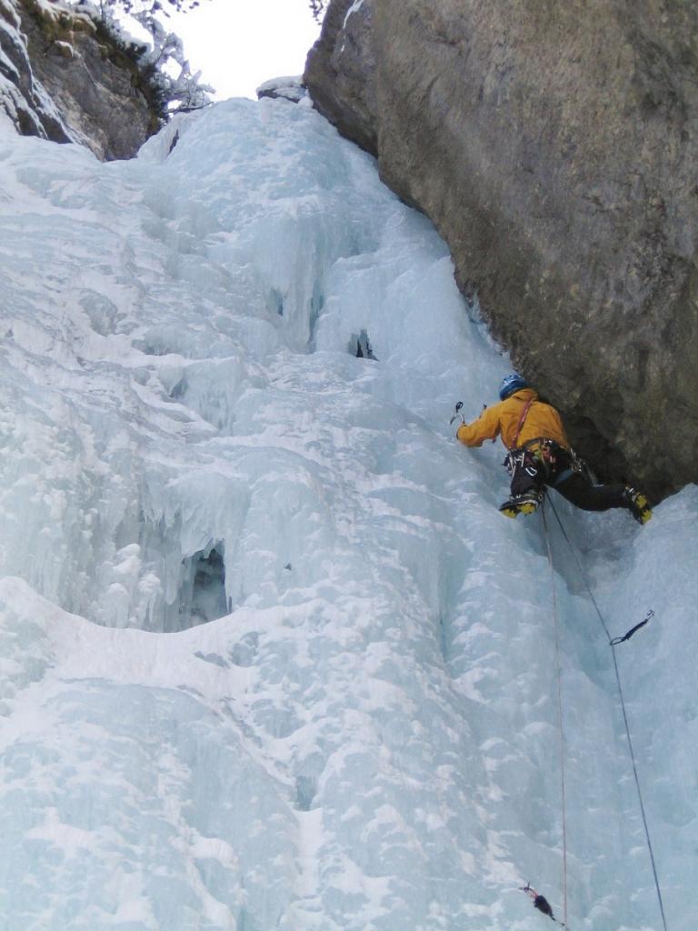 Ice Climbing Kandersteg | Guide4Chamonix.comice climbing course in ...